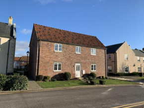 Bay Tree House - The Bay Filey, sleeps 9, 2 dogs welcome